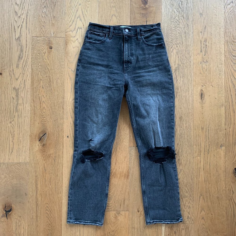 Abercrombie Ultra High Rise Ankle Straight Jeans, in Black, Size 26.